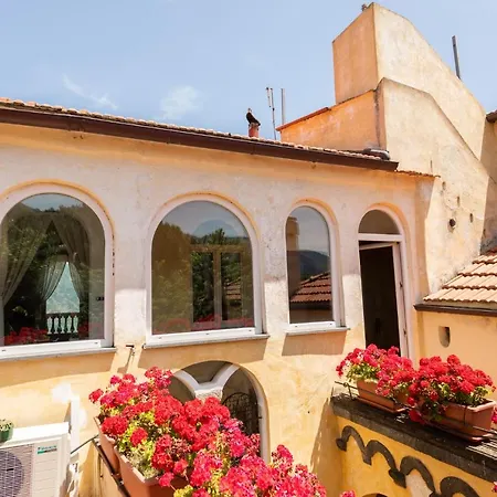 Palazzo Compagna *