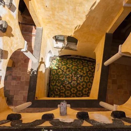 Palazzo Compagna Tatil Evi *
